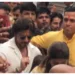 किंग खान ने लिए लाल बाग के राजा के दर्शन, भीड़ देख SRK के छूटे पसीने