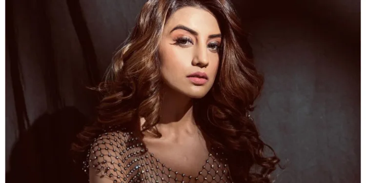 जब बोल्ड कपड़े पहनकर अक्षरा सिंह ने लगाई ‘आग’, देखकर फैंस हुए बेताब!