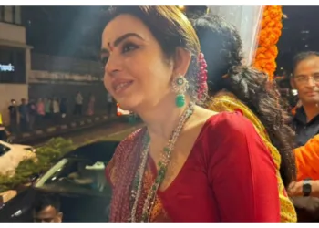 नीता अंबानी ने धूमधाम से किया बप्पा का विसर्जन, तस्वींर में देखिए भक्तों का उत्साह