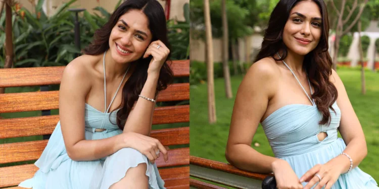 Mrunal Thakur की क्यूट स्माइल के दीवाने हुए फैंस, खुले बालों में एक्ट्रेस ने बिखेरे हुस्न के जलवे, देखिये तस्वीरें