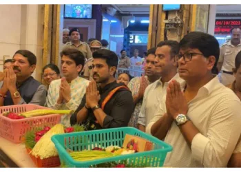  नंगे पांव बप्पा के दर्शन करने पहुंचे Ram Charan,फैंस हुऐ ख़ुश तस्वीरें हुईं वायरल