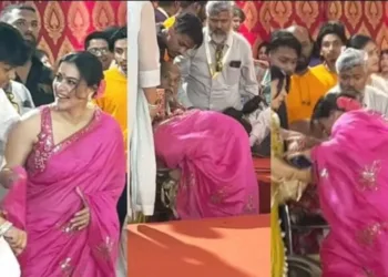 दुर्गा पंडाल में गिरीं काजोल, सोशल मीडिया पर वीडियो हुआ वायरल