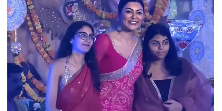 दुर्गा पंडाल पूजा में शामिल हुईं सुष्मिता सेन, खूबसूरती और सादगी पर लोग हुए फ़िदा